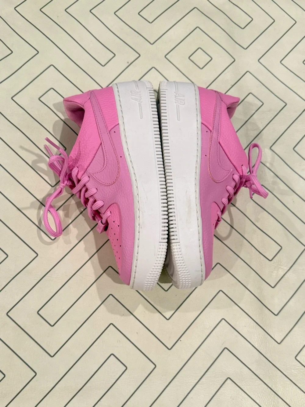 Nike Air Force 1 Sage Low 'Psychic Pink Sneakers